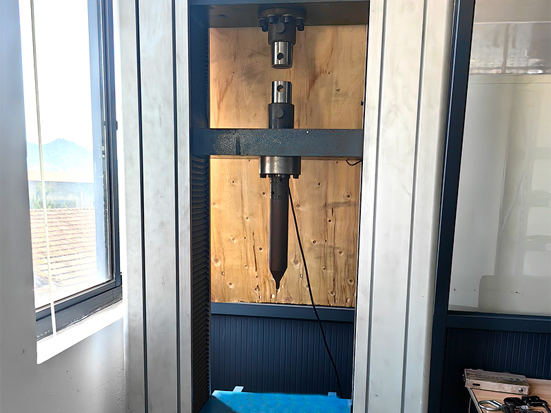 圧縮試験機